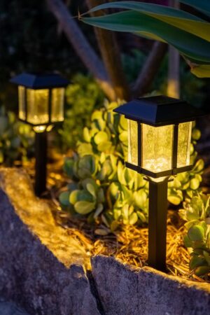 SOLAR GARDEN LIGHTS (EXTERIOR)